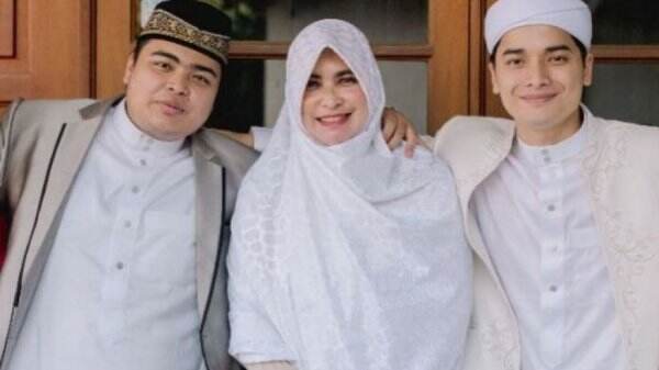Disebut jadi Ahli Waris Alm. Ustaz Arifin Ilham, Sikap Ibunda Alvin Faiz Disoroti Netter!