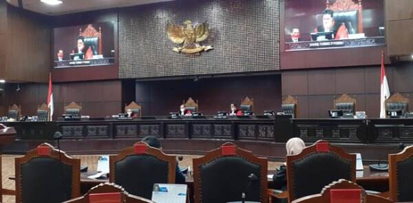 Giliran Guru Honorer SMK Uji UU Pemilu, Khawatir Presiden Terpilih Bukan Orang Indonesia Asli