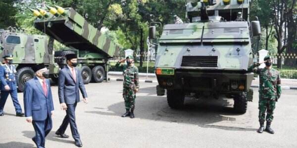 Meriahnya HUT TNI Di Akhir Masa Jabatan Panglima TNI Jokowi Tanya Ibu Iriana: Mau Disopirin Andika?