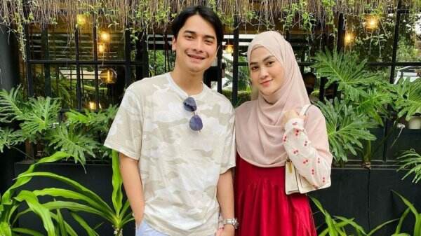 Bodo Amat soal Isu Tiduri Istri Orang, Alvin Faiz Pamer Momen Mesra Ciumi Tangan Henny Rahman Saat Kajian, Netter: Jijik!