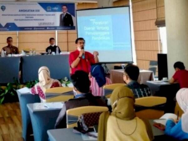 Hadirkan Humas UNM, Anggota DPRD Makassar Ray Suryadi Arsyad Gelar Sosper Penyelenggaraan Pendidikan