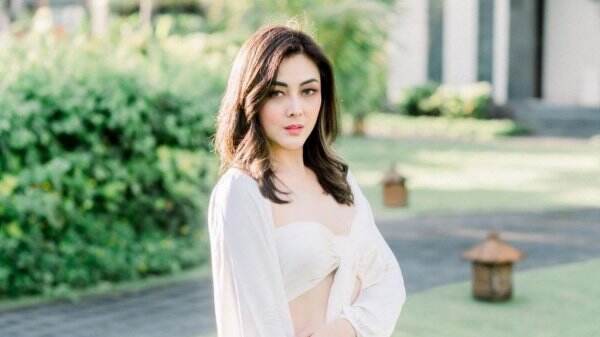 Dhena Devanka Tampil Aduhai Pamer Perut Rata, Netter Salfok Lihat Raut Wajah Istri Ijonk: Beban Pikiran