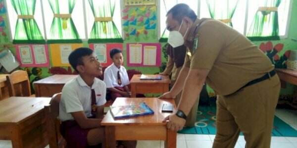 Bikin Kesal, SD Negeri Ini hanya Dihadiri Siswa Tanpa Guru dan Kepala Sekolah