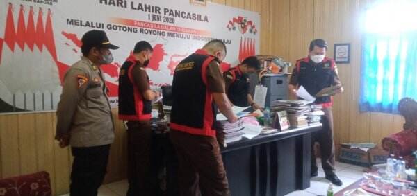 Telusuri Dugaan Korupsi Pilgub Kalteng, Kejari Geledah Kantor KPU Kapuas