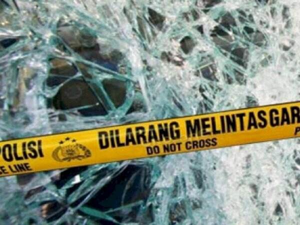 Hindari Kucing, Sebuah Mobil di Wajo Tabrak Pagar Lalu Terbalik