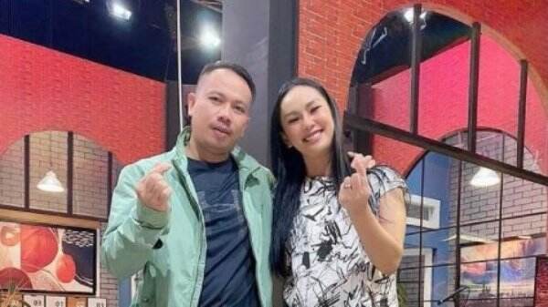 Disebut Girang atas Isu Retaknya Rumah Tangga Zaskia Gotik, Melaney Ricardo Sentil Vicky Prasetyo: Kan Sudah Sama Kalina, Bahagia Gak Sih?