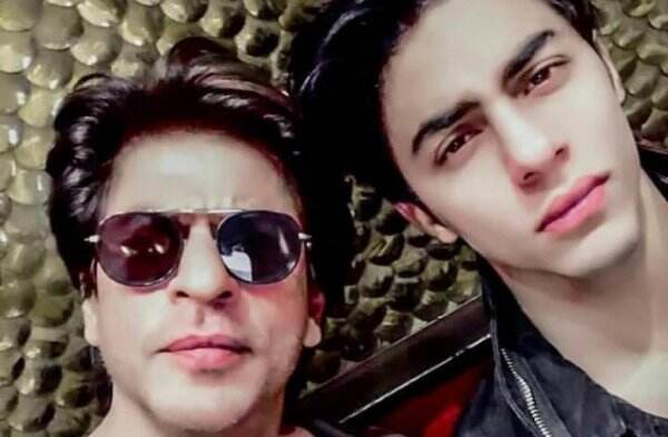 Pasca Penangkapan Aryan Khan, Fans Tinggalkan Pesan dan Dukungan di Depan Rumah Shah Rukh Khan