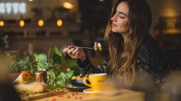 Yang Lagi Promil Catat! Jangan Konsumsi 4 Makanan Ini Ya Kalau Mau Cepat Hamil