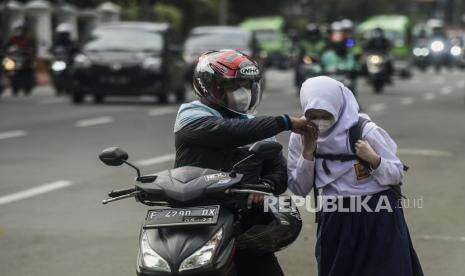 Orangtua Diimbau Agar Tidak Menunggu Anak Saat PTM