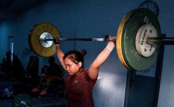 Juliana Klarisa Rebut Medali Emas Angkat Besi Kelas 55 Kg PON Papua