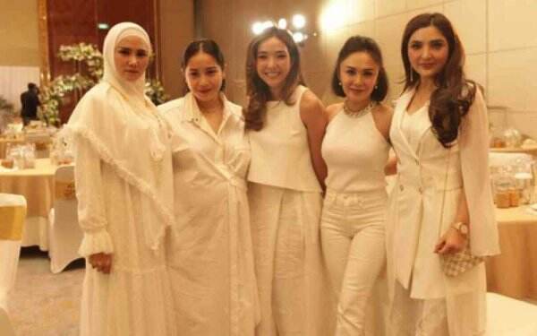 Bertemu Istri Mantan Pacar, Momen Yuni Shara Elus Perut Nagita Slavina Jadi Sorotan