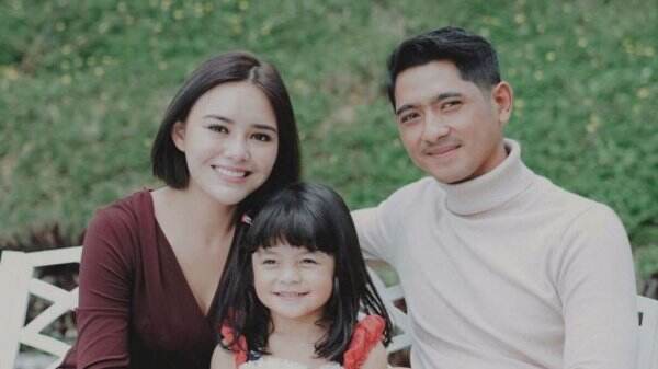 Amanda Manopo Kompak Beri Kejutan Ultah `Reyna` Bareng Evan Sanders, Keberadaan Arya Saloka Dipertanyakan: Nanti Ada yang Marah...