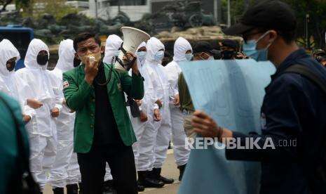 In Picture: BEM SI Gelar Peringatan Satu Tahun Disahkannya Omnibus Law