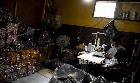In Picture: Geliat Industri Sentra Rajut Binong Jati