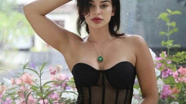 Pamer Pakai Bustier Seksi Warna Gelap, Nora Alexandra Dijuluki Gal Gadot Versi Indonesia