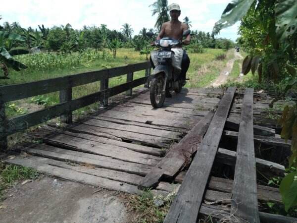 Jalan Rusak di Sungai Kupang, Wabup HSS Minta Segera Perbaiki