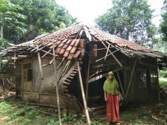 Derita Warga Miskin di Pandeglang, Tinggal di Rumah Nyaris Ambruk dan Sering Kehujanan