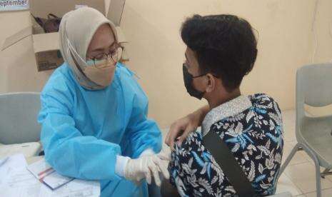 Capaian Vaksinasi Dosis Satu di Tangsel Lampaui 70 Persen