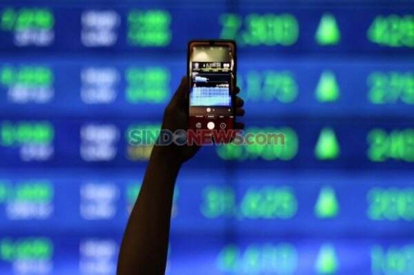 Menguat 2 Persen, IHSG Sesi I Ditutup Melesat ke Level 6.400