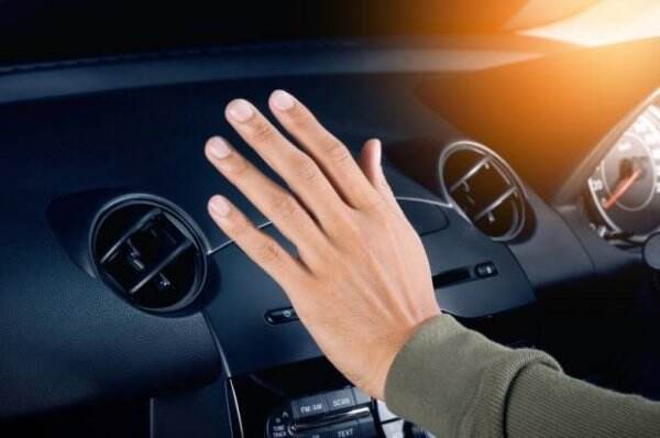 Kenali 5 Penyebab AC Mobil Cuma Mengeluarkan Angin