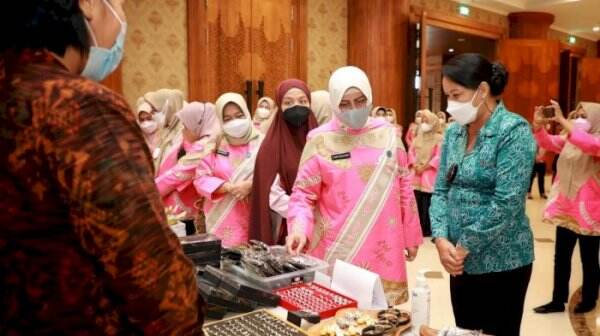 Indira dan Ketua TP PKK Kabupaten Badung Sharing Prihal Kesejahteraan Masyarakat di Masa Pandemi