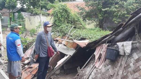 Miris, Sebuah Rumah di Wilayah Perkotaan Brebes Nyaris Roboh