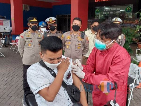 Vaksinasi Drive Thru Perdana Digelar, Polresta Malang Kota Sediakan 50 Dosis Vaksin Sinovac