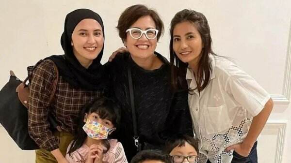 Cynthia Lamusu Unggah Foto Akur Bareng 2 `Istri` Surya Saputra, Fans Ikatan Cinta `Sentil` Putri Anne - Arya Saloka Biar Tiru!