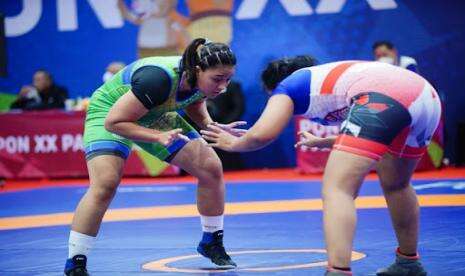 Debut di PON, Pegulat Putri asal Jatim Sabet Medali Emas