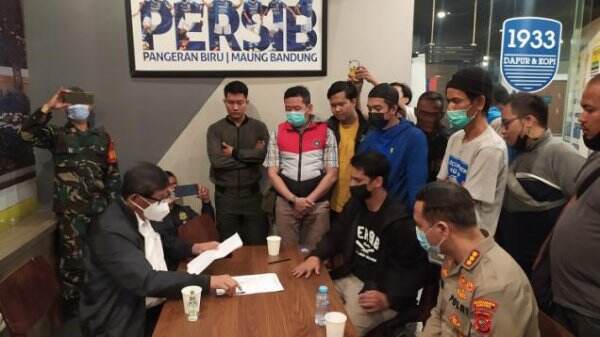 Sampai Tengah Malam, Manajemen Persib Akhirnya Tandatangani Petisi Bobotoh