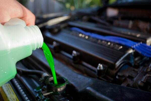 Bikin Mesin Overheat, Ini 5 Tanda Air Radiator Mobil Mulai Habis