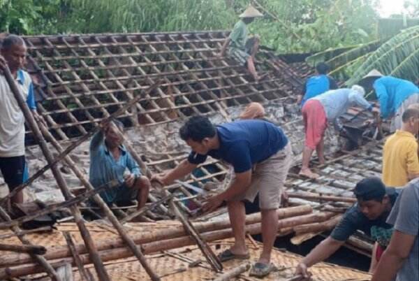 106 Rumah Rusak Disapu Puting Beliung