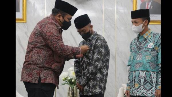 Peringatan Hari Santri, Menag ‘Serahkan’ Kursi Kepemimpinan