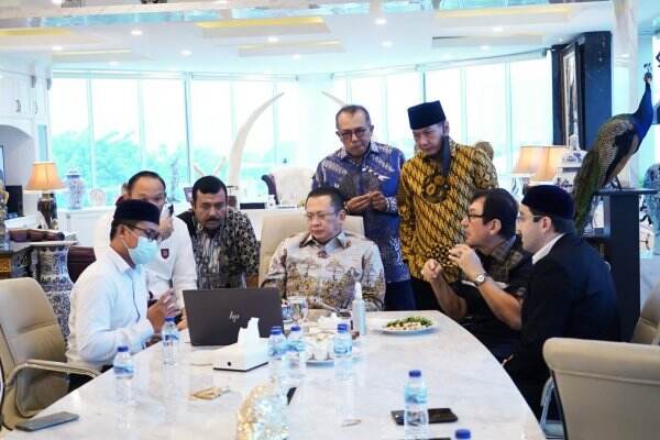 Ketua MPR Dorong Eksistensi Santri Penghafal Al-Quran