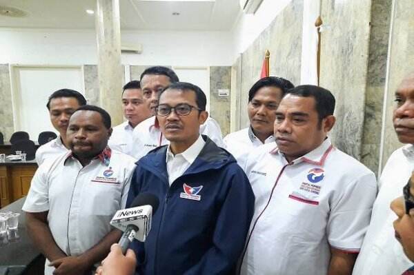 Serahkan SK DPW Papua Barat, Sekjen Perindo Yakin 2024 Hasilkan Karya Politik Fantastis