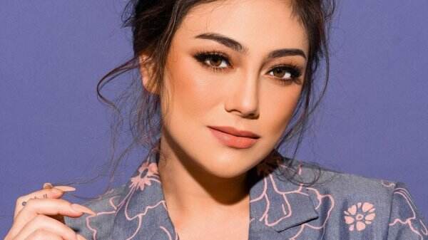 Nggak Kalah Kaya dari Stefan William, Simak 5 Sumber Cuan Celine Evangelista