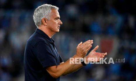 Ini Kata Mourinho Soal Kartu Merahnya di Laga Roma Vs Napoli
