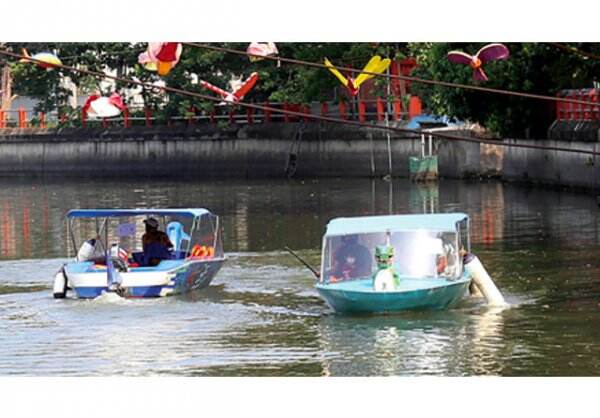 Wisata Perahu Kalimas Dibuka dengan Aplikasi PeduliLindungi