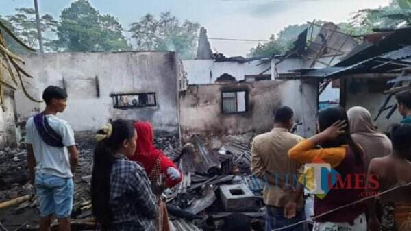 Karena Korsleting Listrik, Satu Rumah Di Wotgalih Habis Dilalap Api