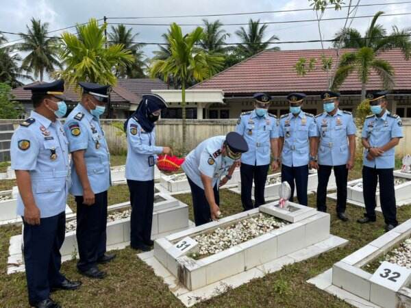 Hari Dharma Karyadhika, Pegawai Rutan dan Lapas Tanjung Ziarah ke Makam Pahlawan
