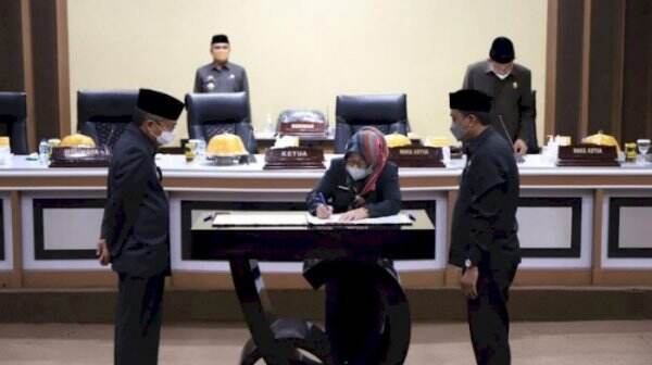 Pemkot dan DPRD Parepare Tandatangani KUA PPAS APBD 2022