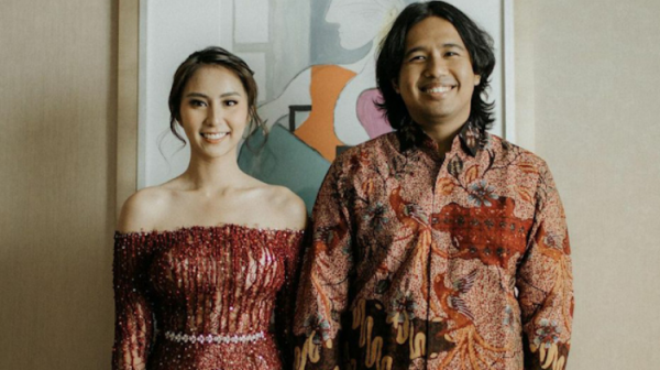 Selamat! Joshua Suherman dan Clairine Clay Resmi Bertunangan