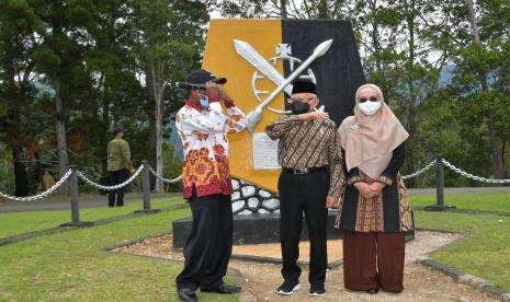 Wapres Wisata Sejarah ke Tugu MacAthur