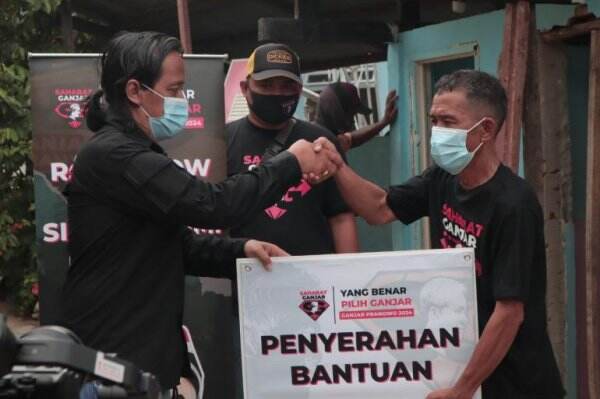 Sahabat Ganjar Renovasi Toilet Umum Dan Sebar Bansos Di Lampung