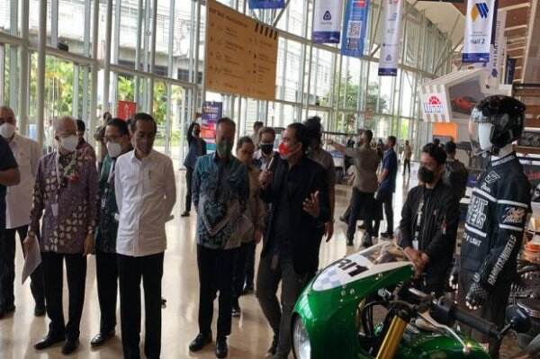 Di GIIAS 2021, Jokowi Hampiri Moge yang Ditungganginya di Sirkuit Mandalika