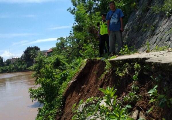 Tebing Penahan Tebing Sungai Citanduy Ambrol, Rumah Warga di Kota Banjar Terancam Tergerus