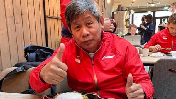 Tak Hanya Pemain, Pelatih Herry IP Juga Kebanjiran Kado dari Fans Bulutangkis