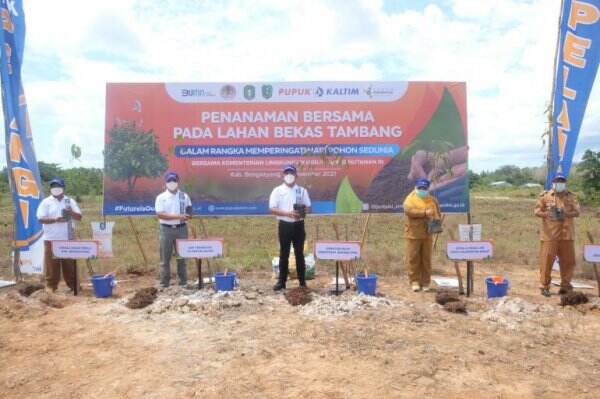 Pupuk Kaltim-KLHK Rehabilitasi Lahan Bekas Tambang Di Bengkayang