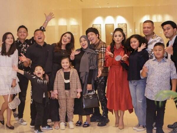 Keluarga Anang Hermansyah dan Raul Lemos Batal Liburan Bareng, Ada Apa?