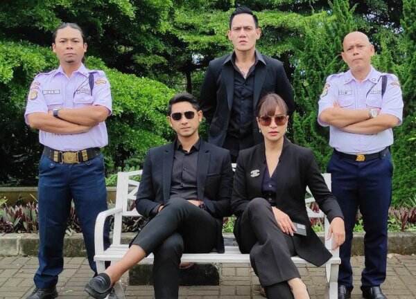 Sari Nila dan Arya Saloka Kompak Pakai Outfit Hitam, Netizen: Keluarga Sultan Memang Beda